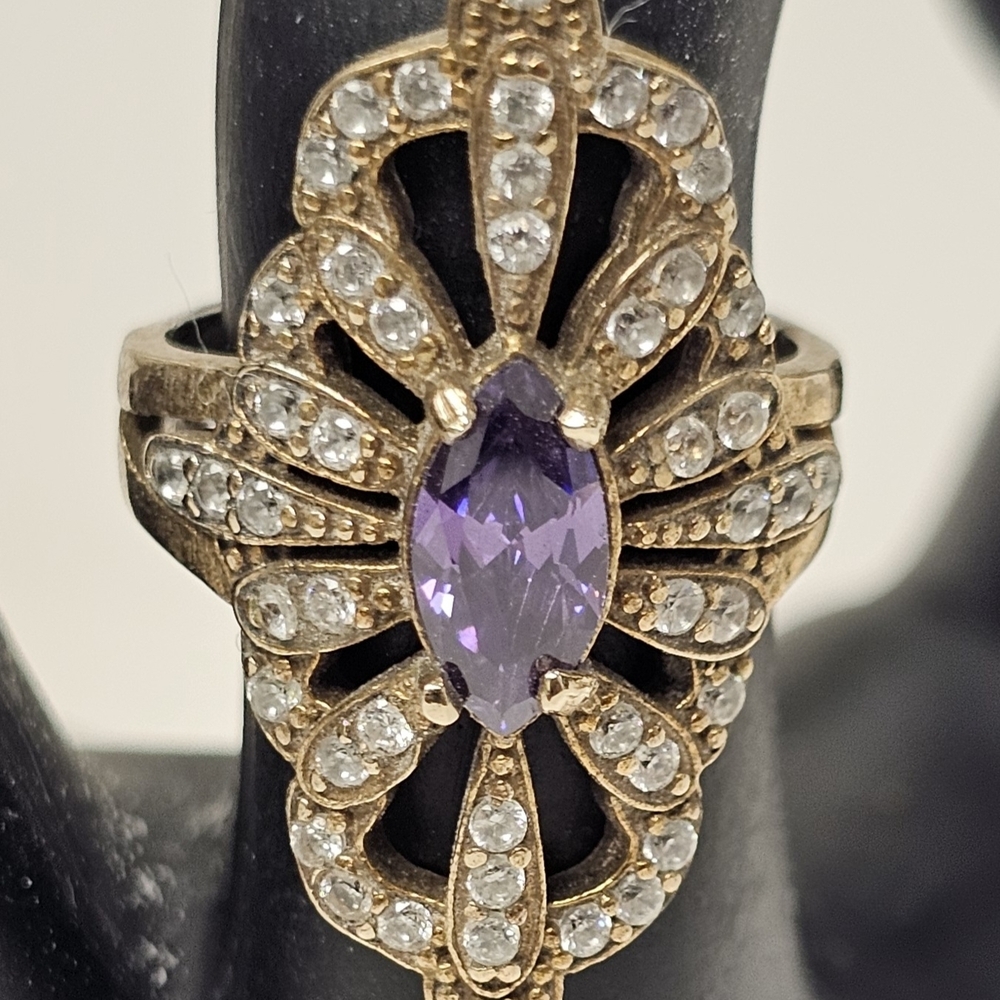 Elegant Vintage Gold and Purple Gemstone Ring